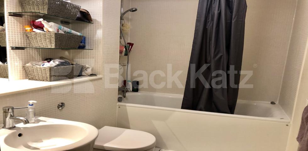 			LET , 1 Bedroom, 1 bath, 1 reception Apartment			 Long Lane, London Bridge